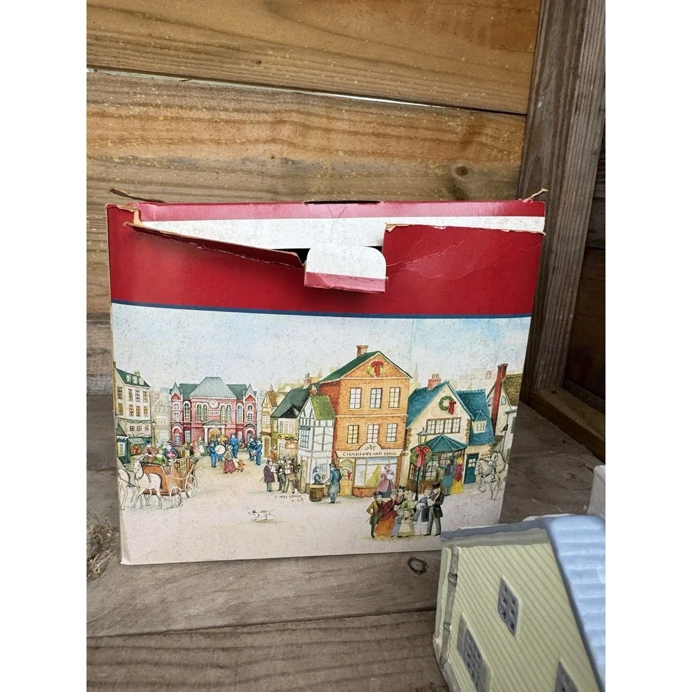 Vintage Christmas Lemax Dickensvale Village ~‎ YELLOW HOUSE 2 STORY ~ In box